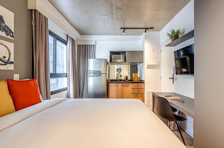 Studio a passos da Paulista com Cama Queen e AC