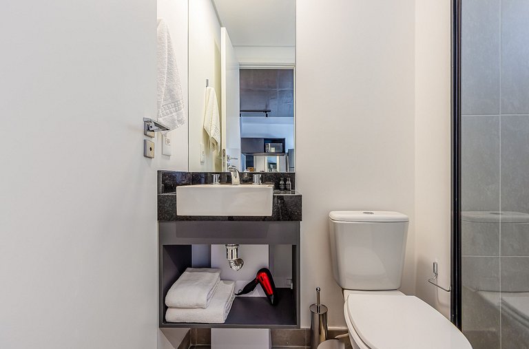 Studio a passos da Paulista com Cama Queen e AC