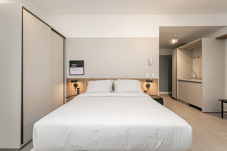 HOMS Studios | Prédio com foodmarket integrado