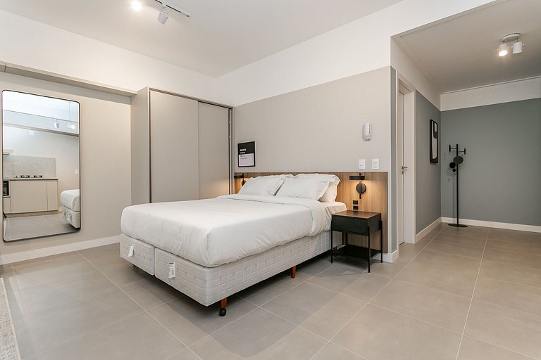 HOMS Studios | Prédio com foodmarket integrado