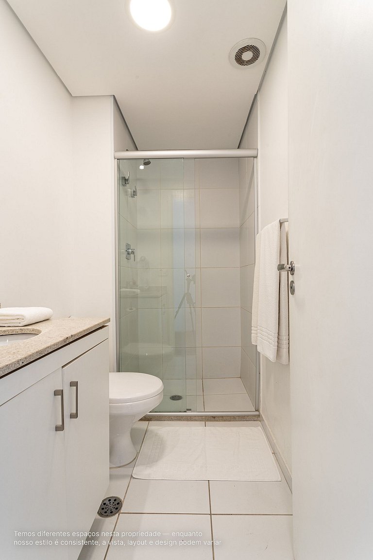 Studio novo próximo ao metro em prédio com piscina