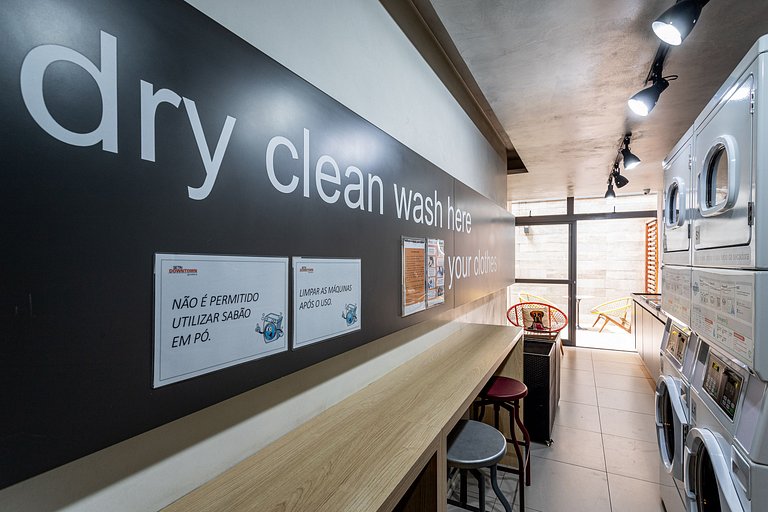 Apto com sacada ampla em predio com piscina