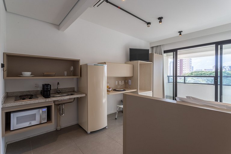 Studio adaptado c vaga próximo à Faria Lima