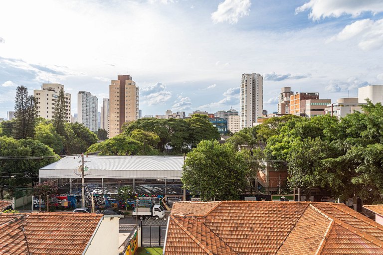 Studio adaptado c vaga próximo à Faria Lima