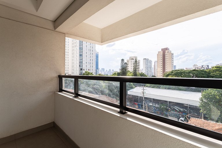 Studio adaptado c vaga próximo à Faria Lima