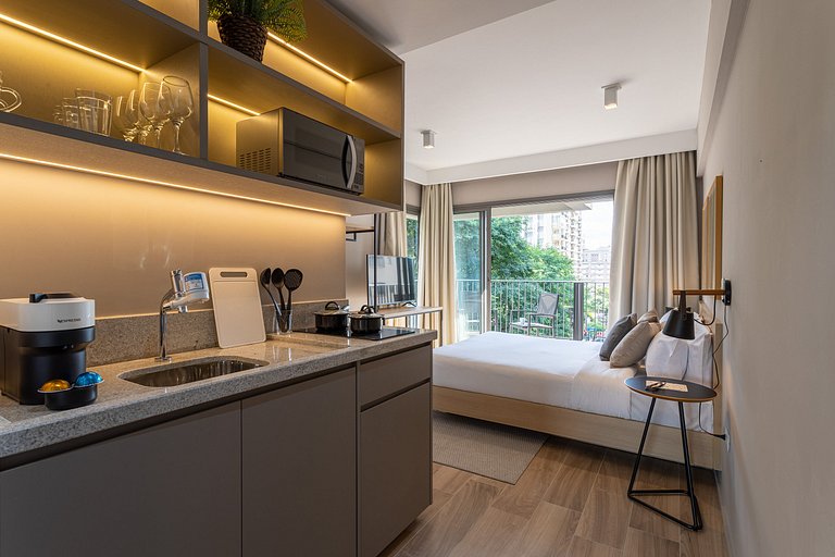 Studio com varanda a 2 minutos da Paulista