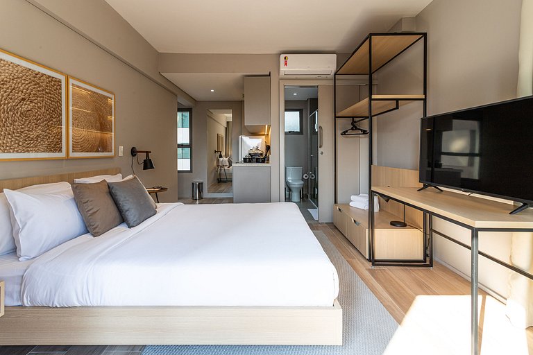 Studio c varanda, cama queen a 2 min da Paulista