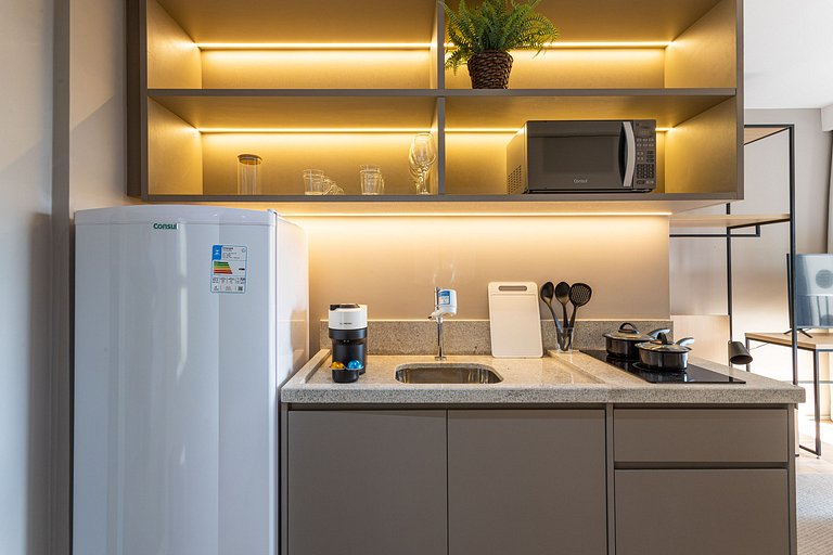 Studio com varanda a 2 minutos da Paulista