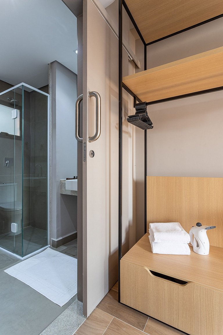 Studio c varanda, cama queen a 2 min da Paulista