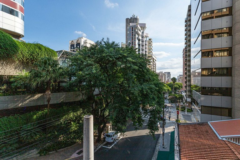 Studio com varanda a 2 minutos da Paulista