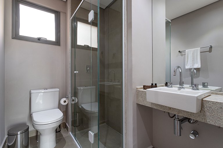Studio c varanda, cama queen a 2 min da Paulista