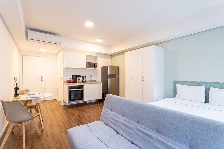 Studio novo, com sacada completo e com piscina