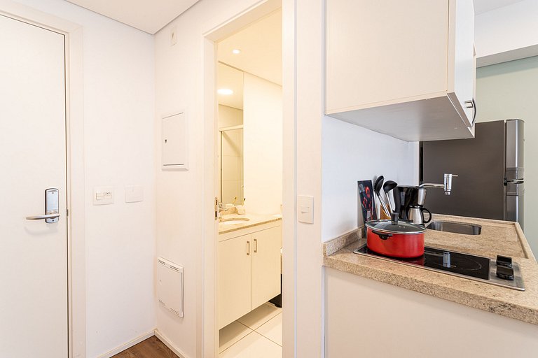 Studio novo, com sacada completo e com piscina