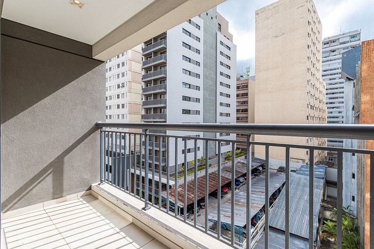 Studio novo, com sacada completo e com piscina