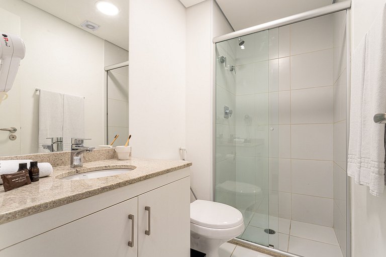 Studio novo, com sacada completo e com piscina