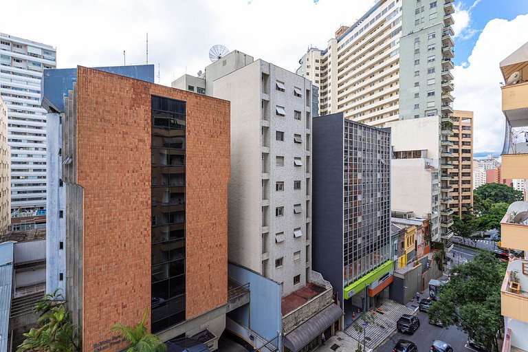 Studio novo, com sacada completo e com piscina