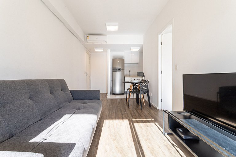 Apto novo, com sacada ampla em predio com piscina