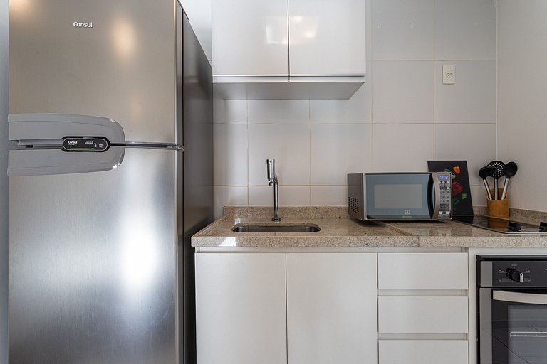 Apto novo, com sacada ampla em predio com piscina