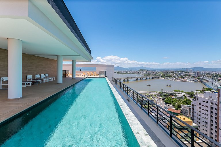 Estúdio moderno, prédio com piscina
