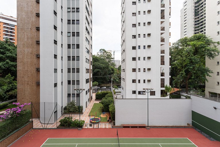 Apto em prédio moderno próximo a Faria Lima