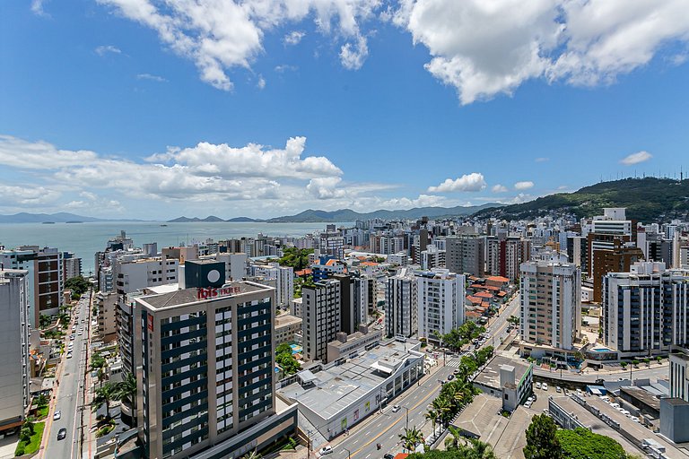 Estudio em prédio com estacionamento e rooftop