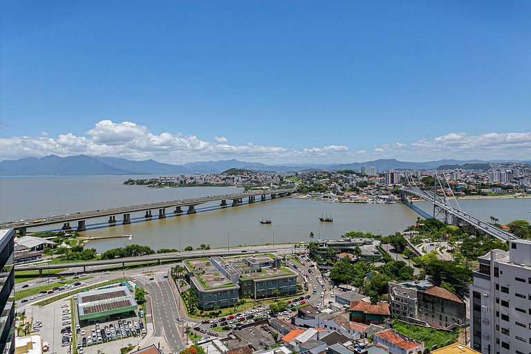 Estúdio em prédio com food hall e piscina