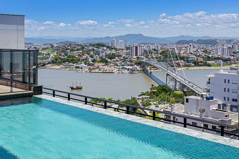 Estúdio moderno, prédio com piscina