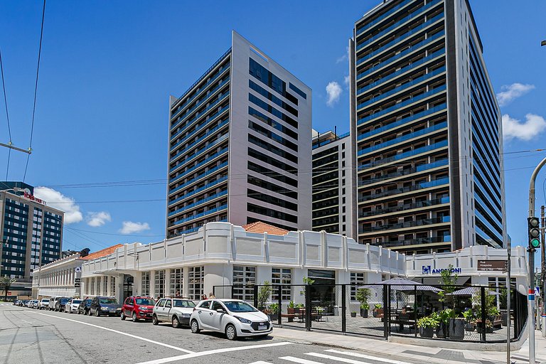 Estúdio em prédio com food hall e piscina