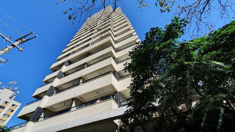Studio casal c sacada e garagem prox à Faria Lima