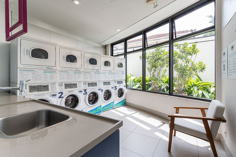 Studio casal c sacada e garagem prox à Faria Lima