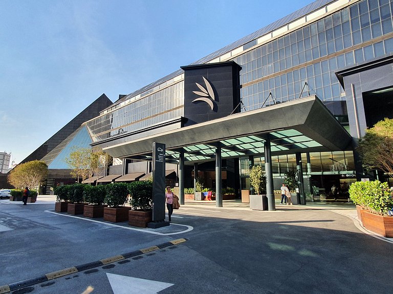 Apto com varanda, 1km estação Hebraica-Rebouças