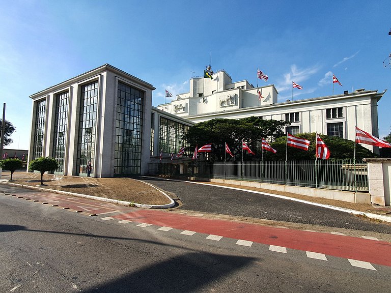 Apto novo, amplo, ao lado do Jockey Club