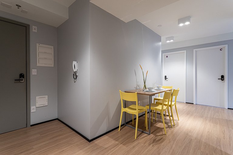 Ap com 4 quartos, prédio completo proximo ao metro