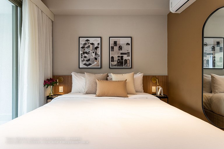 Apto com cama queen em predio com piscina