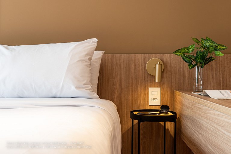 Apto com cama queen em predio proximo ao metro