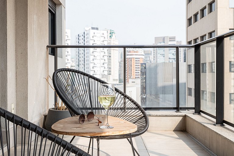 Apto com cama queen em predio completo com piscina