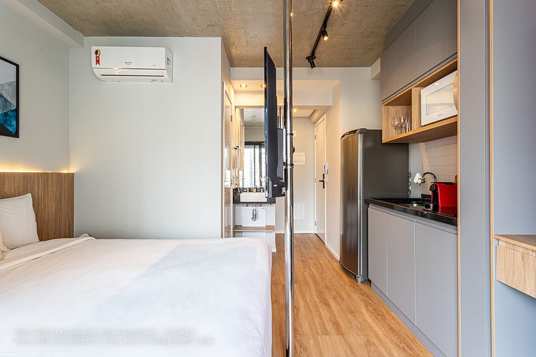 Estúdio novíssimo com varanda ao lado da Paulista