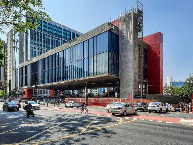 Apto com sacada a 200m do MASP
