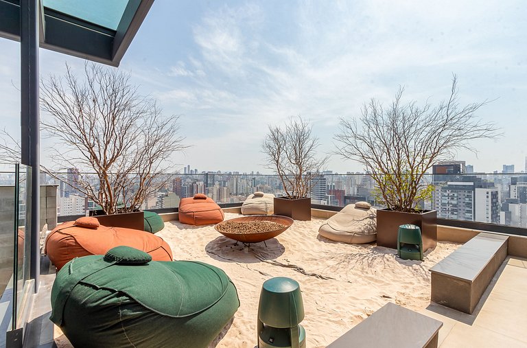 Prédio com rooftop 360° e café da manhã ao lado da Faria Lim