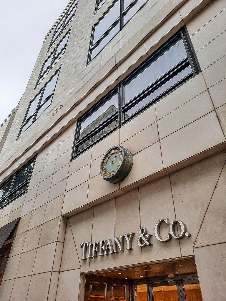 Ap com café da manhã em prédio luxo