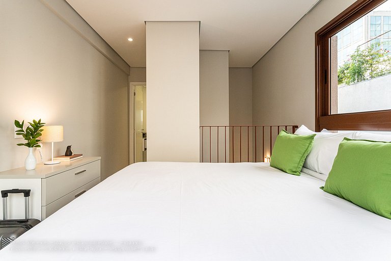 Duplex c Varanda e Ar Condicionado na Bela Cintra