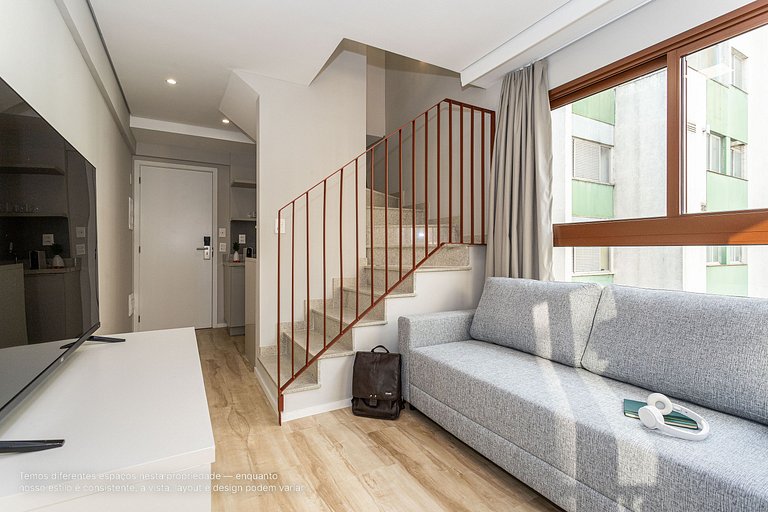 Duplex c Varanda e Ar Condicionado na Bela Cintra