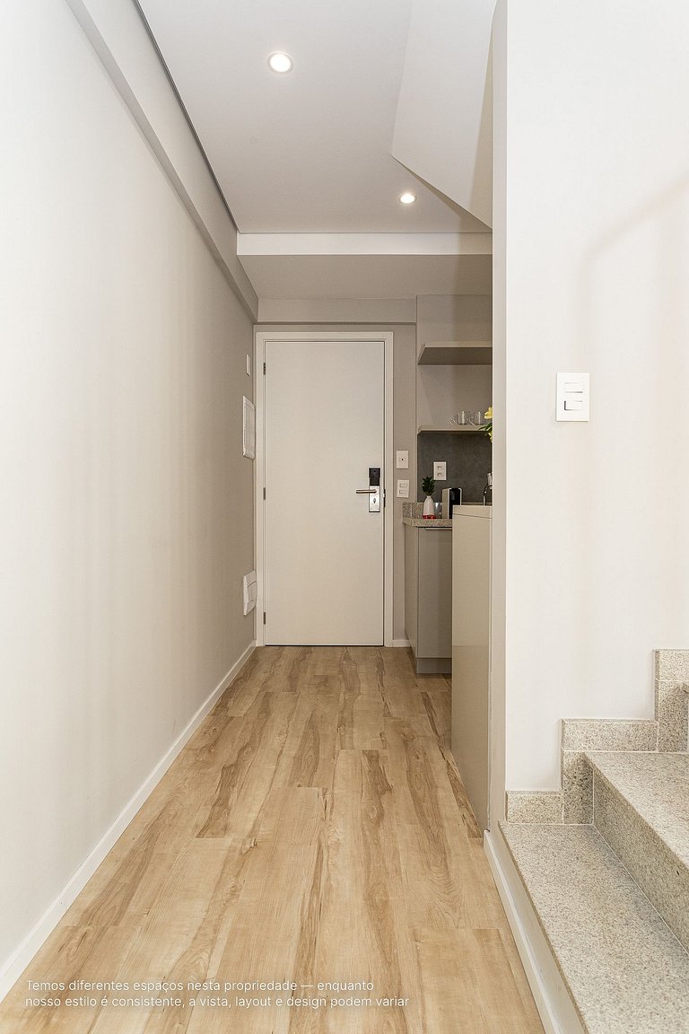 Duplex c Varanda e Ar Condicionado na Bela Cintra