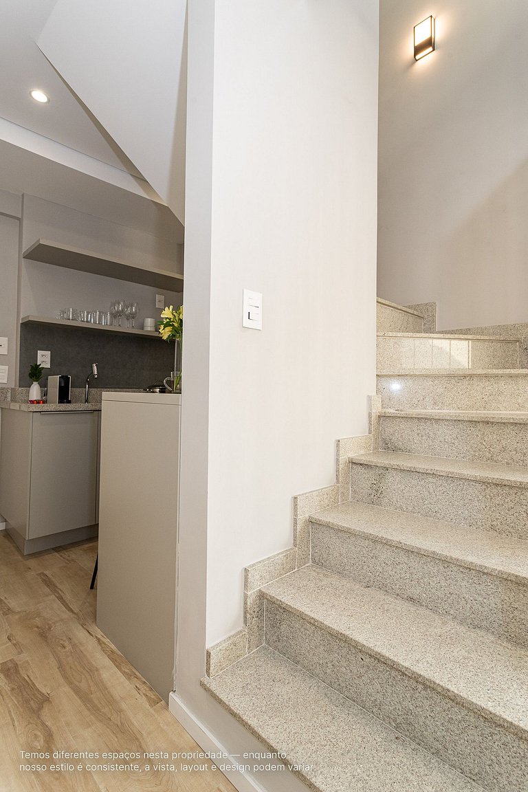 Duplex c Varanda e Ar Condicionado na Bela Cintra
