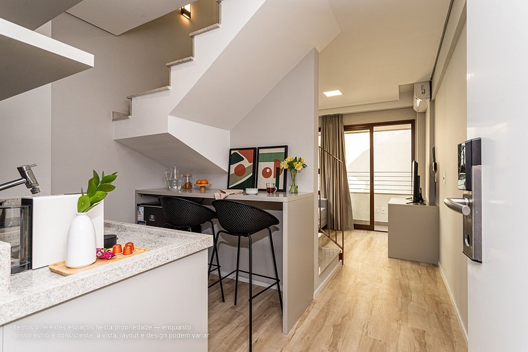 Duplex c Varanda e Ar Condicionado na Bela Cintra