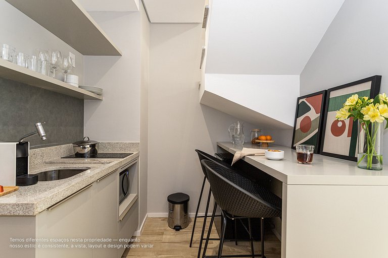 Duplex c Varanda e Ar Condicionado na Bela Cintra