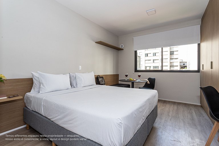 Studio com espaço para trabalho próximo ao metrô