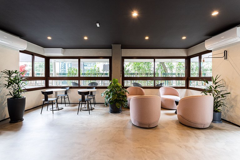 Estúdio c varanda, prédio c coworking - Consolação