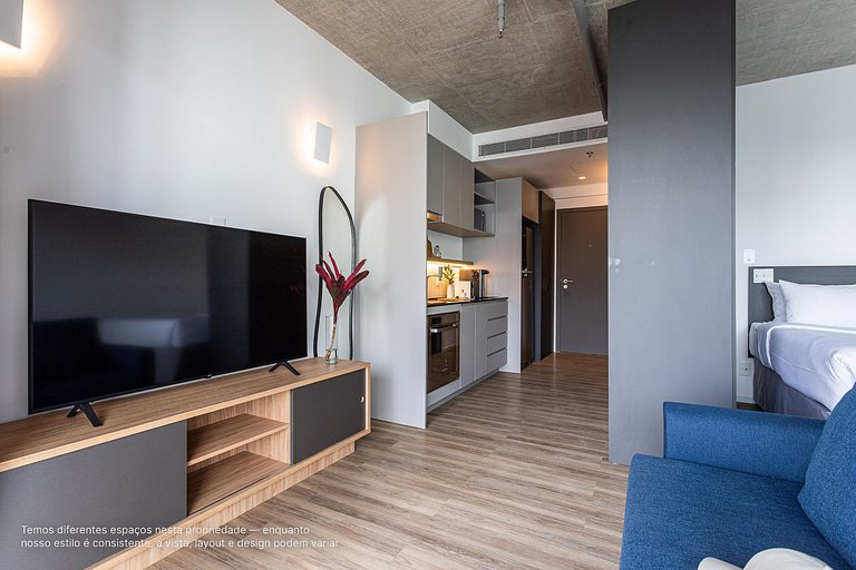 Studio c sacada ampla e café da manhã incluso