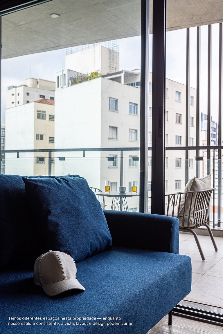 Studio c sacada ampla e café da manhã incluso